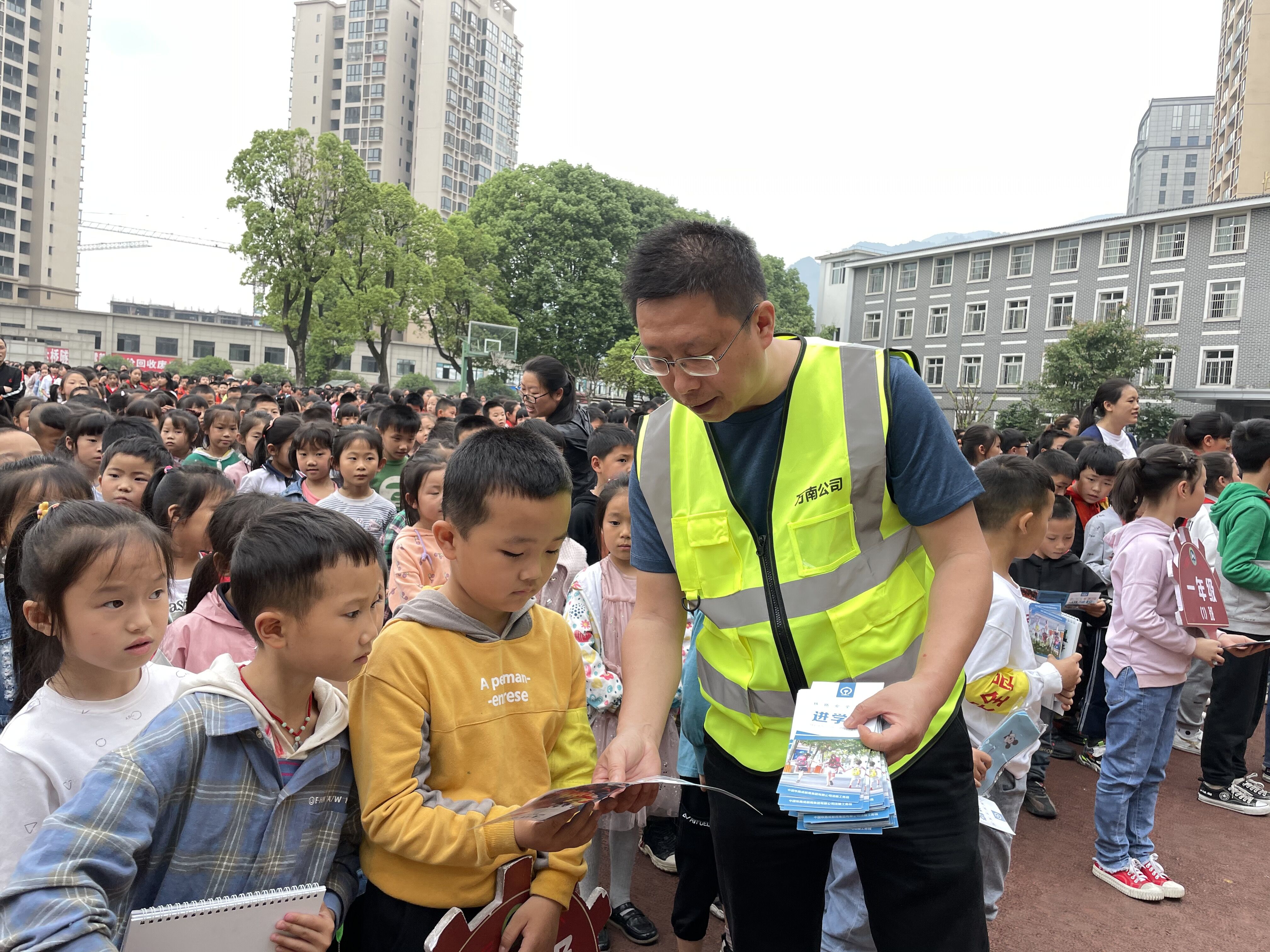万南公司:铁路宣传进校园.jpg